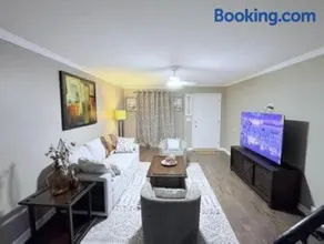 3BR Townhouse Perfect for Traveling professionals - Image 1
