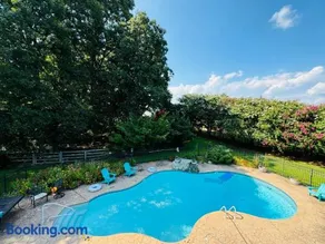 Countryside Carriage House with Pool - Image 3
