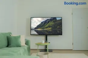 Einzigartiges Scandi Apartment - Innenstadt mit Parkplatz, Balkon & WLAN - Image 1