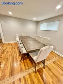 Newly Renovated Home w Garage Near Old Town - Image 2