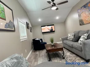 Bourbon Trail Bungalow - Image 2