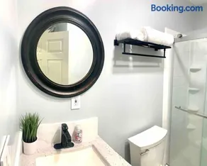 Guesthouse near Disney, Walmart with private parking - Image 4