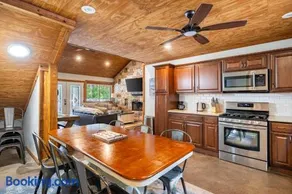 Pottsboro Lodge - Sleeps 15 - Hot Tub & Patio - Image 3