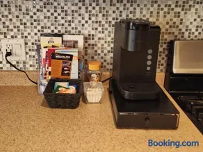 Family Friendly 3 Bedroom Unit - Close to Downtown Kingston! - Image 1