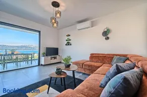 The Lookout Liveli - Premium Sea-View Apartment - Image 5