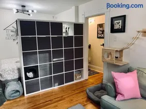 Pet-Friendly Lovely Studio #2 at Doggy Digs, Balcony - Image 5