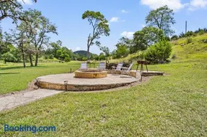 Josietta's Hill Country Hideaway - Image 5