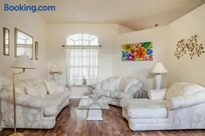 Cozy and Comfortable Home 3-Beds 2-Baths Sleeps 7 - Image 3