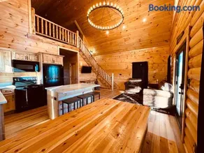 Bourbon Retreat With Hot Tub-9 - Image 1