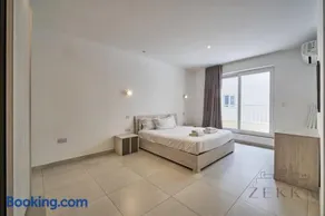 Beautiful View, 3 Bedroom Spacious Apartment - Image 1