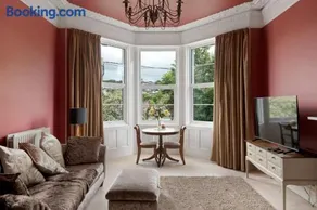 Beautiful Victorian Apartment Parking & Garden - Image 1