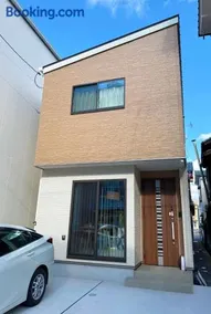 一軒家貸切尾道観光 JR松永駅徒歩1分MAX6人 Cozy Entire House Great for Onomichi Sightseeing! 1-Min Walk from JR Matsunaga Station, Free Parking, Sleeps up to 6 Guests - Image 1