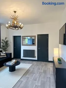 1 Bedroom Flat By Ankers Short Term Rental Agency Matlock Bath Near Matlock Shops & Park - Image 4