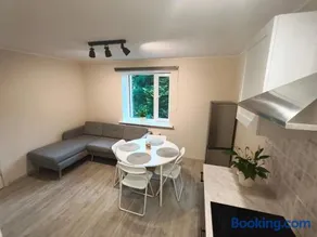 Self check in apartment in a private house near Airport with free parking - Image 1