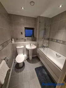 2 Bedroom 2 Bath Apartment, sleeps 4, Town Centre - Image 1
