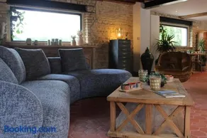 Le Chêne Guesthouse - Image 2