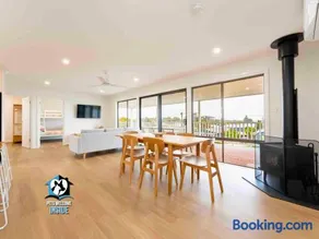 Modern Beachside Home with Stunning Coastal Views - Image 2