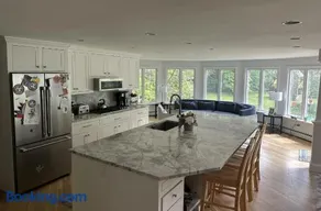 5BR World Cup Home Base, Upscale Neighborhood, 25mins to Gillette & Boston - Image 2