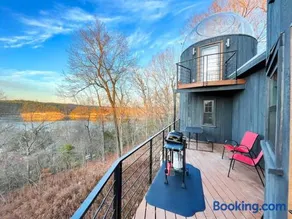 Stargazing Planetarium Treehouse Beaver Lake View - Image 2