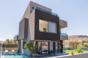 Black Bee Villa - Image 2