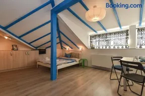 The Ivy House - A Cozy Attic near the City Center by Flat Mаnager - Image 1