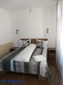 Sara House - Image 1