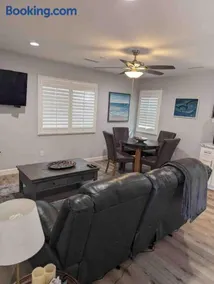 Alpine's Gorgeous Guest Home - Image 2