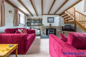 Fabulous 4 Bed Barn with Shared Pool, Noss Mayo - Image 2
