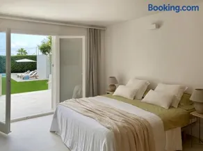 Villa con piscina delante del mar - Image 3