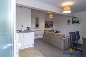 Frant Road Retreat | Private Parking - Image 3