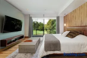 Casa Galo-Modern Retreat Overlooking Golf Course - Image 5