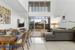 3 Bedroom Penthouse-Short Walk to Sandstone Point - Image 3