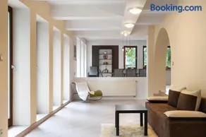 Golden Villas - Cozy Family Villa with Garden & Sauna, Konstancin - Image 3