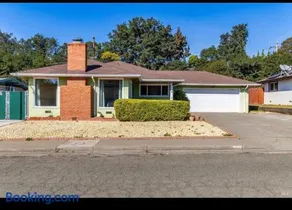 Home by the Bay - 3BD In Quiet Vallejo Neighborhood - Near Napa & SF - Image 1
