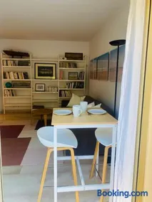 Lovely studio apartment - Image 3