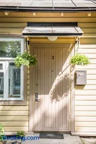 Cozy city studio apartment free parking - Image 3
