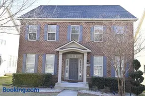 Luxury Living at Woodmore - Image 3