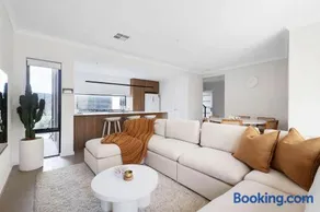 Hillarys Urban Haus 4BR Near Beach and Marina - Image 1