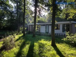 Veel eigen en omheinde grond in dit luxe huisje! - Image 5