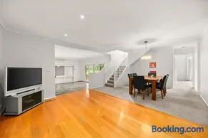 Direct access to Park 4 Bedroom Nice House - Image 4
