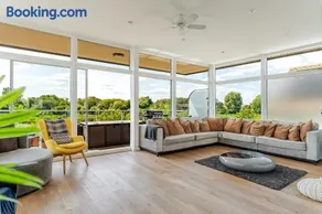 Exquisite Contractor and Group Retreat in Cotswolds - Image 1