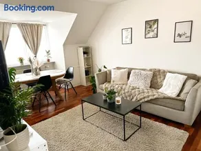 Deluxe Apartment on the Main Street with Free Parking & Late Checkout - Image 3