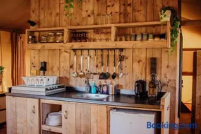 Luxe safaritent op watersportcamping - Image 5