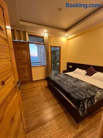 Fantastic Three Bedroom Apartment - Image 4