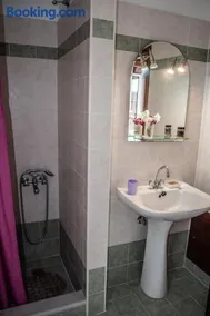 Phyllida Guest House - M4 - Image 2