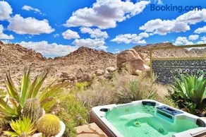 Joshua Tree Oasis I Desert retreat with hot tub, BBQ & backyard trail access - Image 2