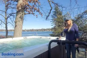 Lakefront Sunshine retreat 3 kings Private Hot tub - Image 3