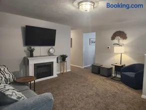 Modern and Cozy Space Near Columbus Attractions - Image 2
