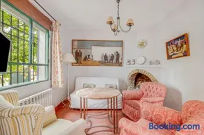 -Iponubahomes- Céntrica casa con jardín y chimenea - Image 2