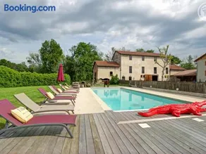 Gîte spacieux avec piscine et animaux acceptés pour 15 personnes - Image 3